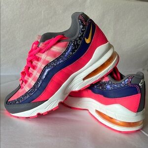 Nike air max Pink and Blue Sneakers Dynamic Design size 3.5y